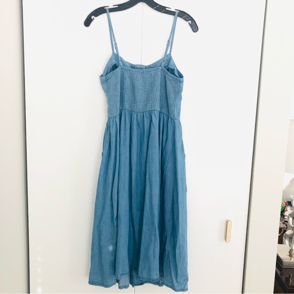 Light wash denim looking apron flare dress with big front pockets button down - Picture 3 of 17